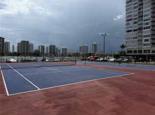 Commodore Plaza, Aventura, FL 33160