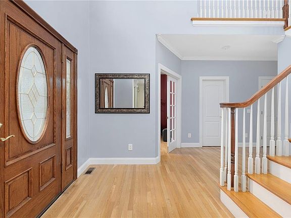 4th image of 54 Autumn Ln