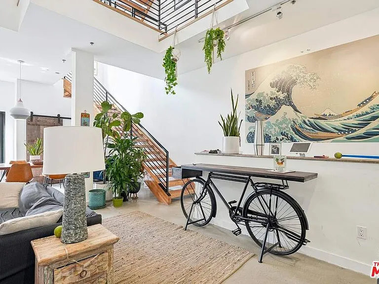815 Hampton Dr #3 — Photo 3