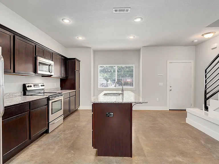 1337 N Oakland Ave #2 — Photo 5
