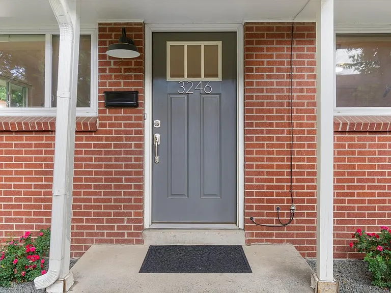 3246 N Columbine St — Photo 3