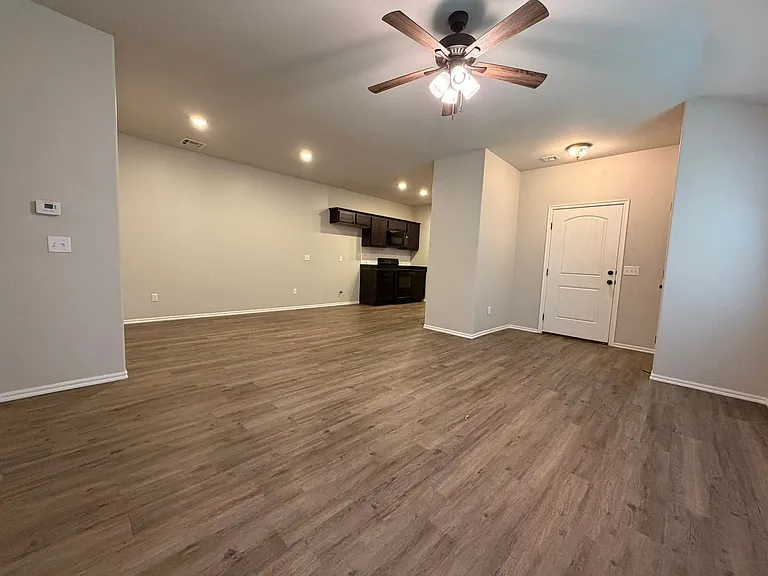 404 Chalk Hill Ct — Photo 7