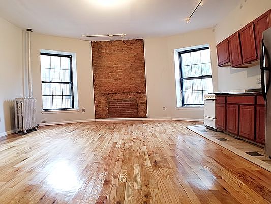 2nd image of 262 Gates Ave APT 1F