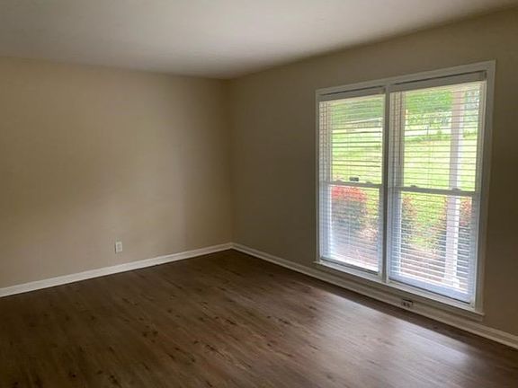 3rd image of 3300 Primrose Rd