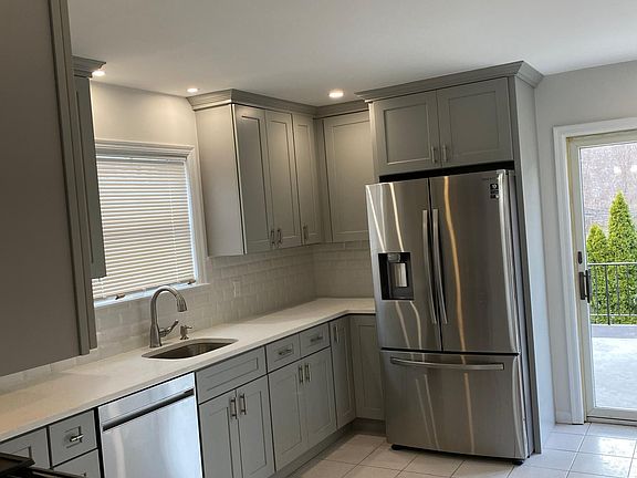 2nd image of 180 Murray Ave #1