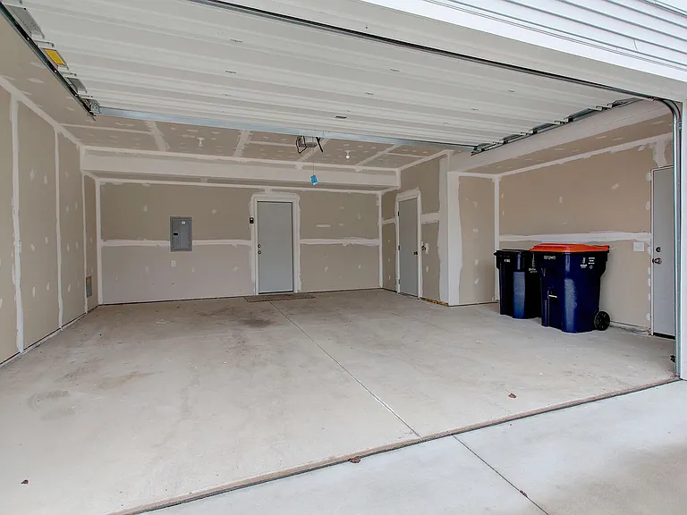 2118 Sherwood Ave — Photo 20