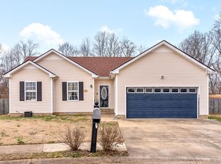 392 Paris Dr, Clarksville, TN 37042