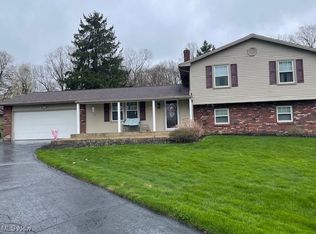 1466 White Oak Dr NE, Warren, OH