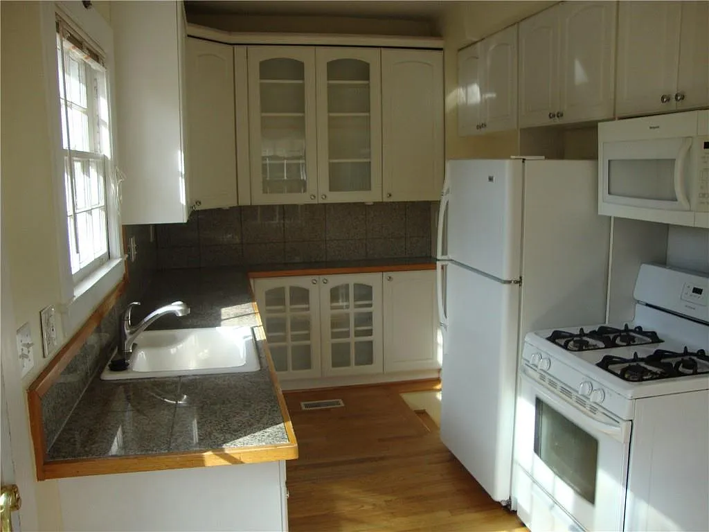 1 bed, 1.0 bath, $1,800 — Photo 4