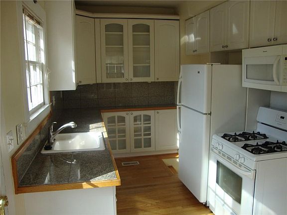 4th image of 3644 Kingsboro Rd NE #B
