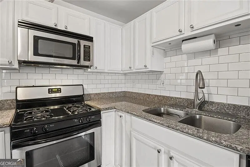 1355 Euclid Ave NE — Photo 4