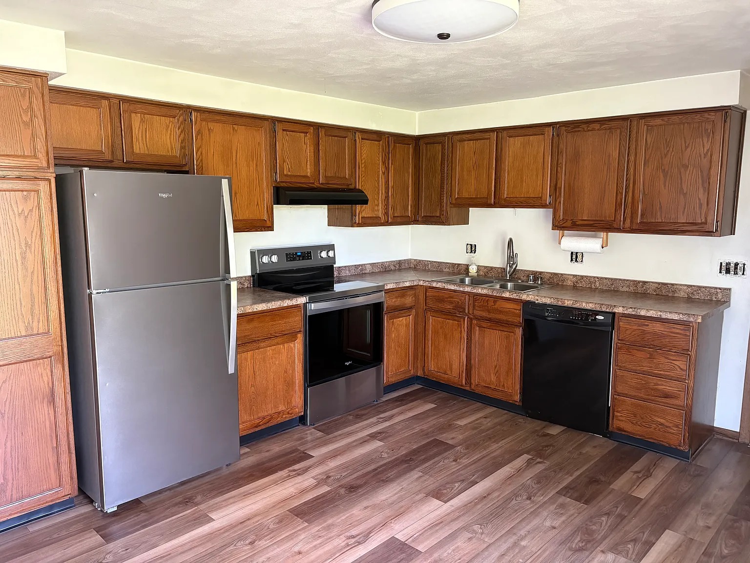3 bed, 1500 sqft, $1,600 — Photo 2