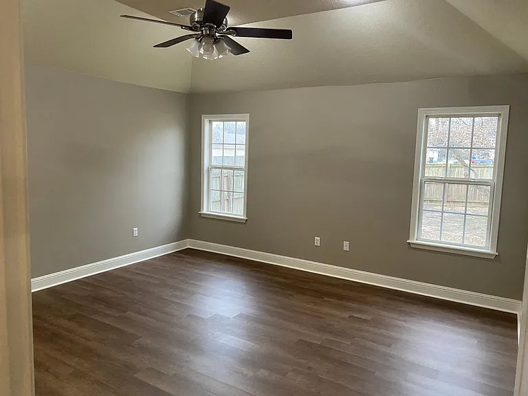1316 Hemingway Cir — Photo 3