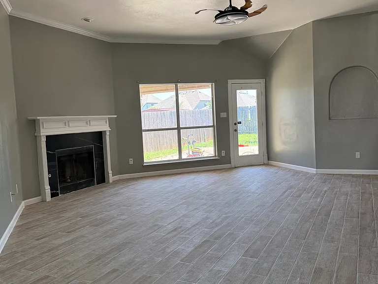 2704 Trent Trl — Photo 5