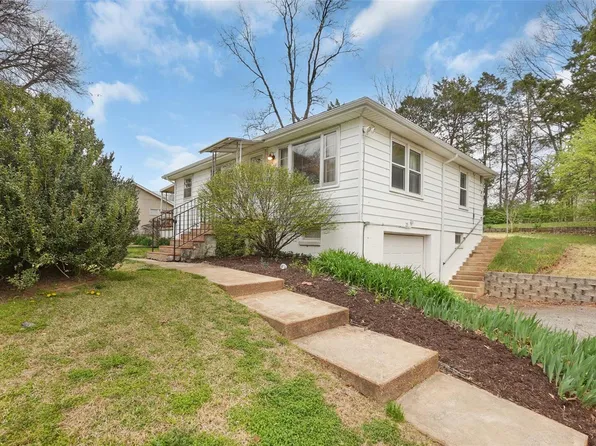 25 Rainbow Dr, Fenton, MO 63026