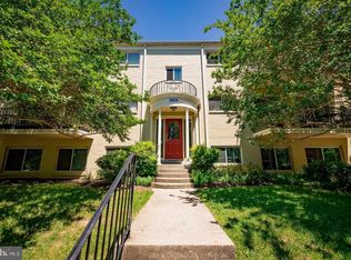 10656 Weymouth St APT 4, Bethesda, MD 20814