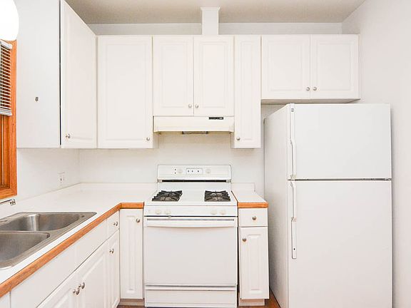2nd image of 1946 W Diversey Ave #1