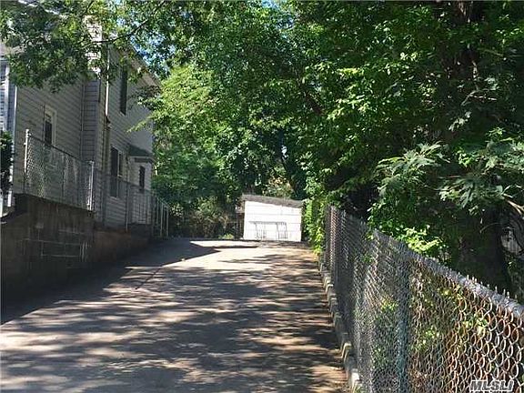 5th image of 66 Cedar Oaks Ave