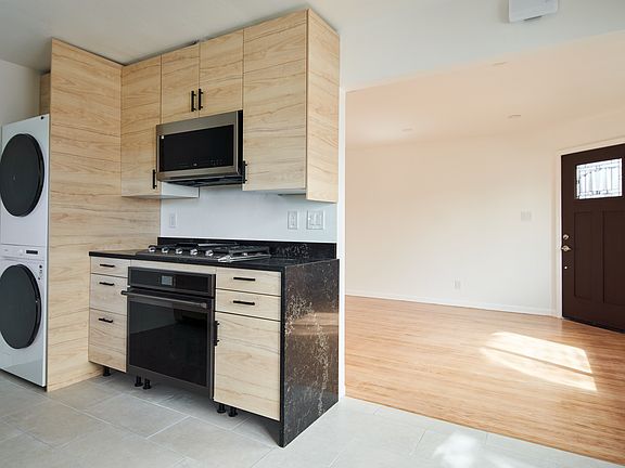4th image of 4052 Lincoln Ave APT C
