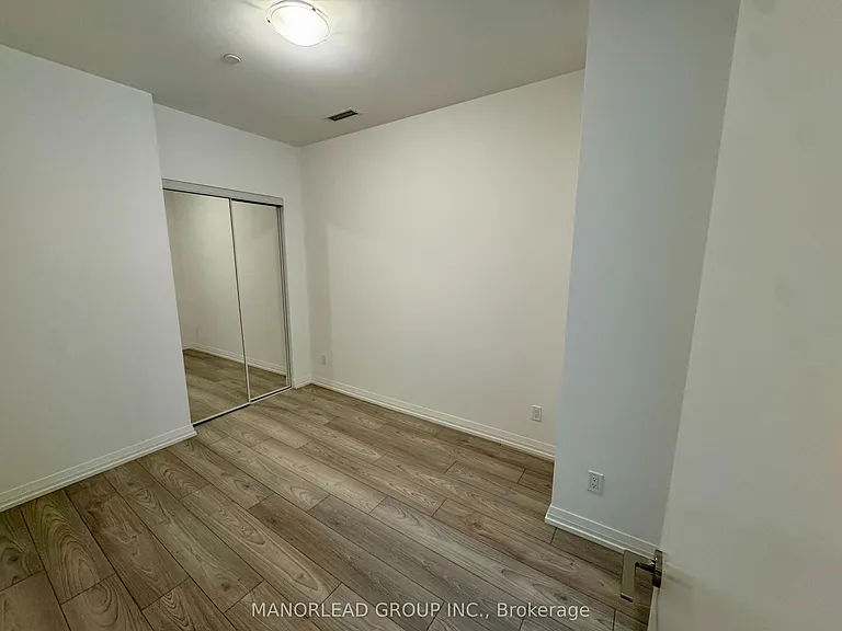 400 King St W #708 — Photo 5