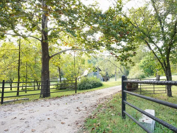 425 Lake Branch Road, Clever, MO 65631