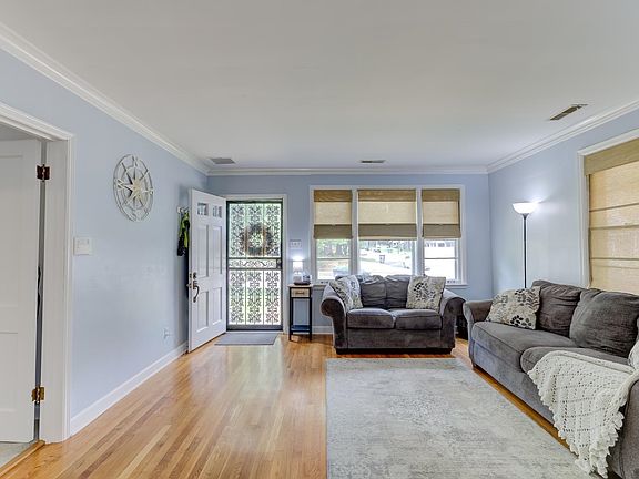 4th image of 334 Williford St
