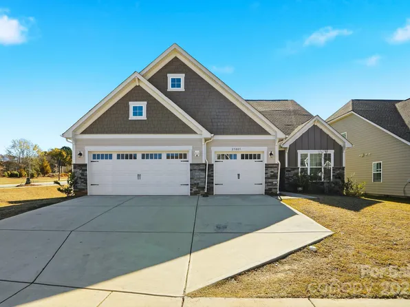 25005 Westwick Ln, Huntersville, NC 28078