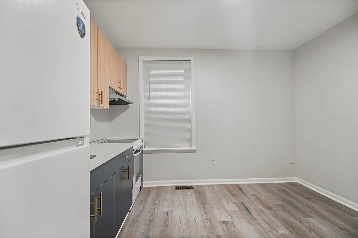 Building Photo - 833 N Washington St #1R