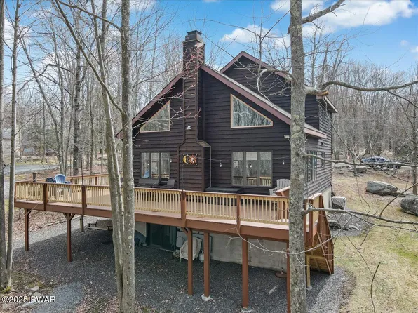 155 S Fairway Dr, Lake Ariel, PA 18436