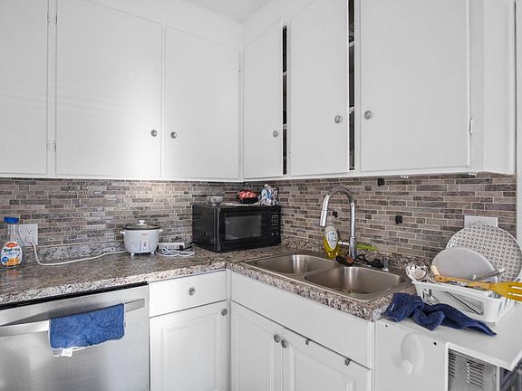 5th image of 2548 5th St