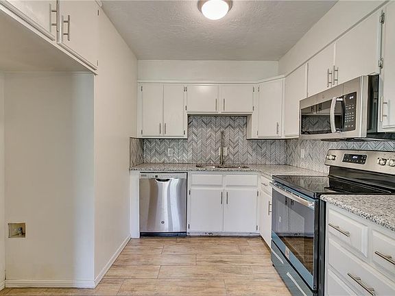 3rd image of 16709 Topaz Ln