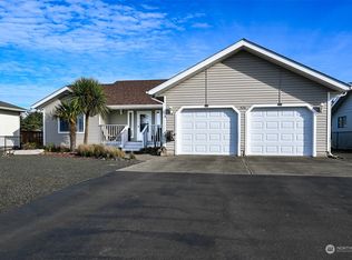 526 Canal Dr NE, Ocean Shores, WA