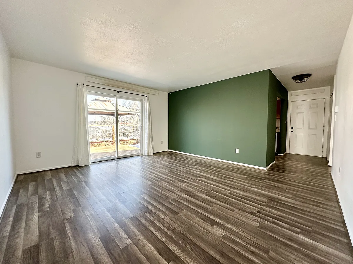 Building Photo - 6721 Green Ct #1