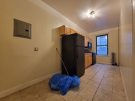 1st image of 4109 9th Ave #2