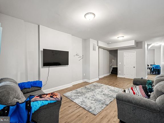 4th image of 2730 Baker St