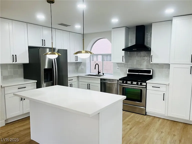 7837 Millhopper Ave — Photo 11
