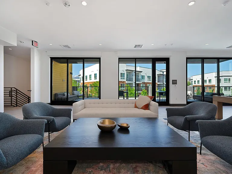 Halcyon Apartments — Photo 34