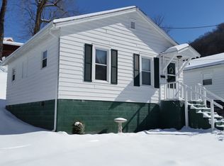 114 Riggs St, Montgomery, WV 25136