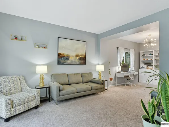 4737 N 149th Avenue Cir, Omaha, NE 68116