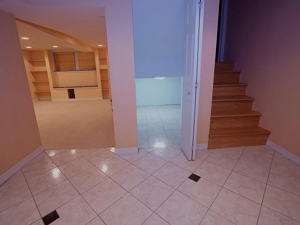 5748 N Maplewood Ave #BASEMENT