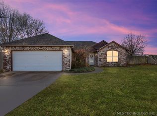 2113 W Maple St, Collinsville, OK 74021