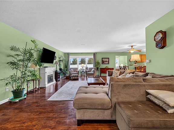 3rd image of 360 Belmore Way