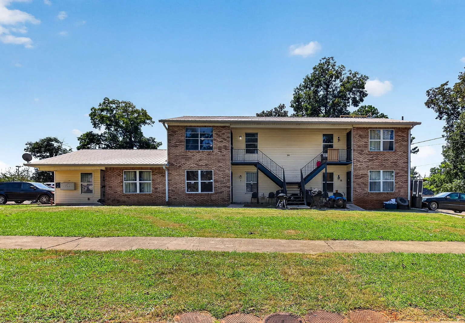 2 bed, 1.0 bath, 800 sqft, $900 — Photo 1