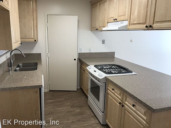 3rd image of 4028 Mira Costa St