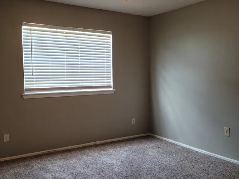 Bryant Grove Apartments — Photo 27