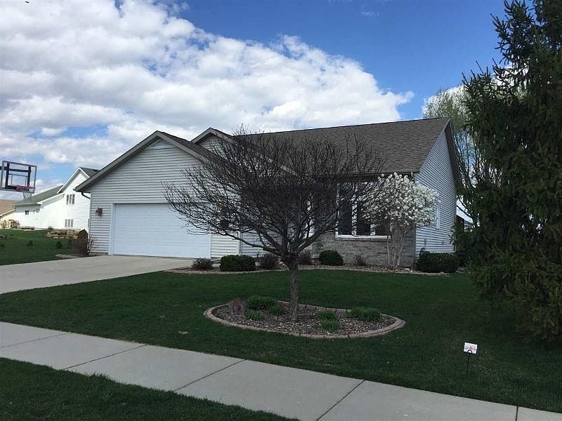1st image of 391 N Westmount Dr