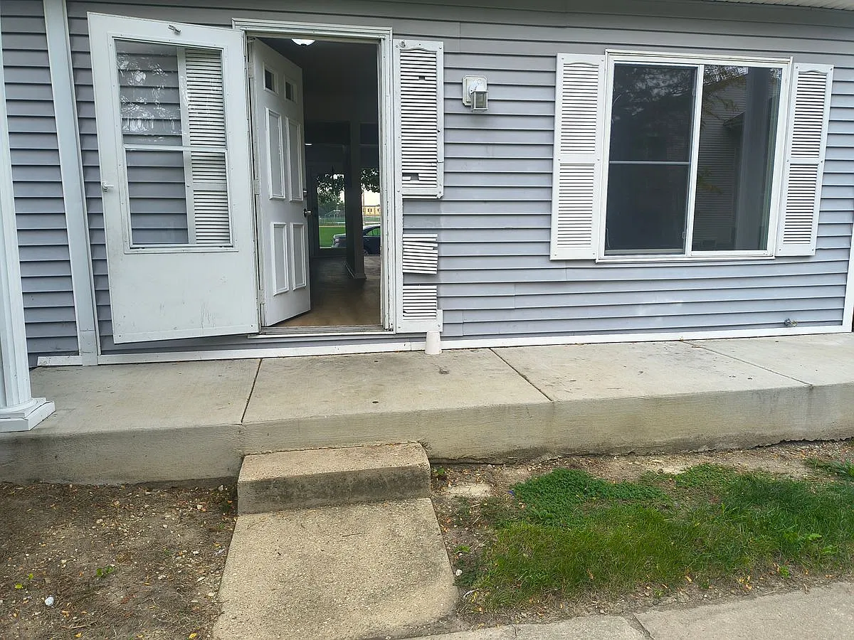 4 bed, 1.5 bath, $2,800 — Photo 1