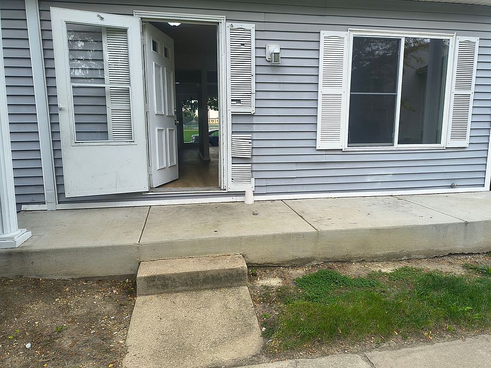 1st image of 419 Standish Ct