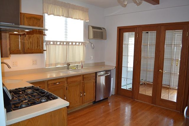 1st image of 4225 N Melvina Ave #1