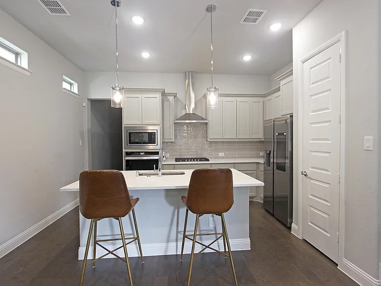 4127 Runway Mews — Photo 6